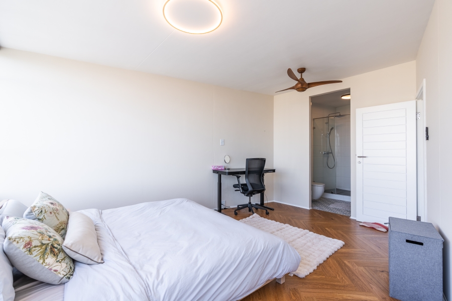 1 Bedroom Property for Sale in Vredehoek Western Cape